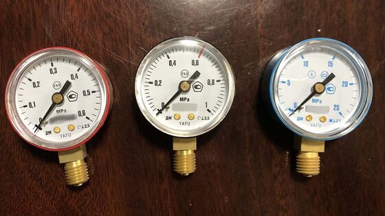 2-इंच (50 मिमी) गैस परीक्षण दबाव गेज 0-25MPa रेंज और गैस प्रणालियों के लिए उच्च सटीकता प्रमाणन के साथ